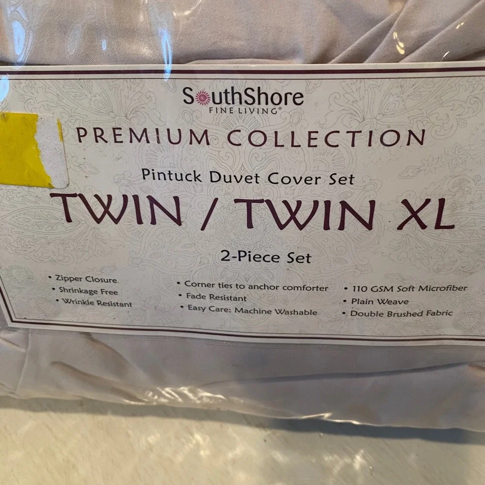 SouthShore Pintuck‎ Duvet Cover Set 2-Piece Zipper Closure Twin / Twin XL